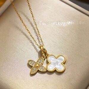 Clover green crystal pendant 18k
NWT
plated stainless steel necklace